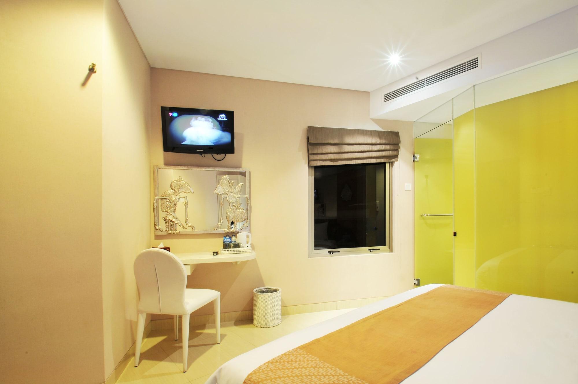 Pyrenees Malioboro Hotel Джок'якарта Екстер'єр фото
