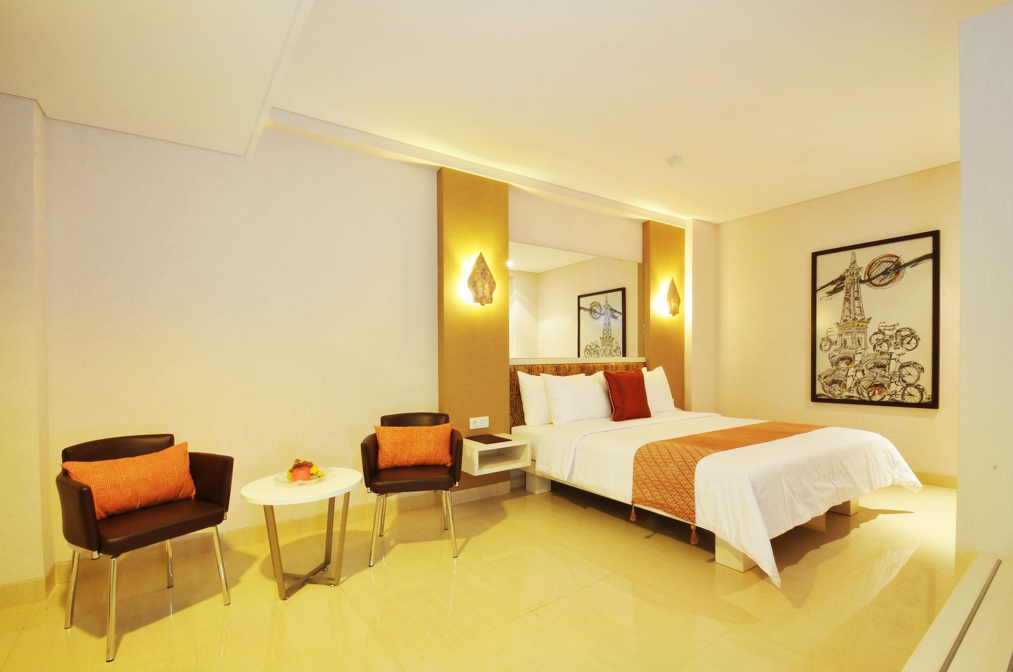 Pyrenees Malioboro Hotel Джок'якарта Екстер'єр фото