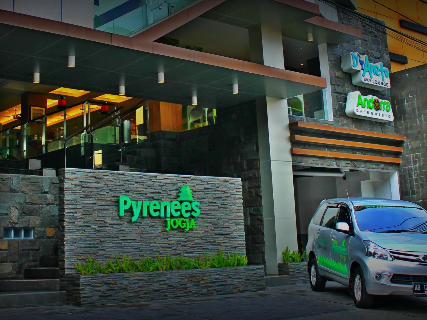 Pyrenees Malioboro Hotel Джок'якарта Екстер'єр фото