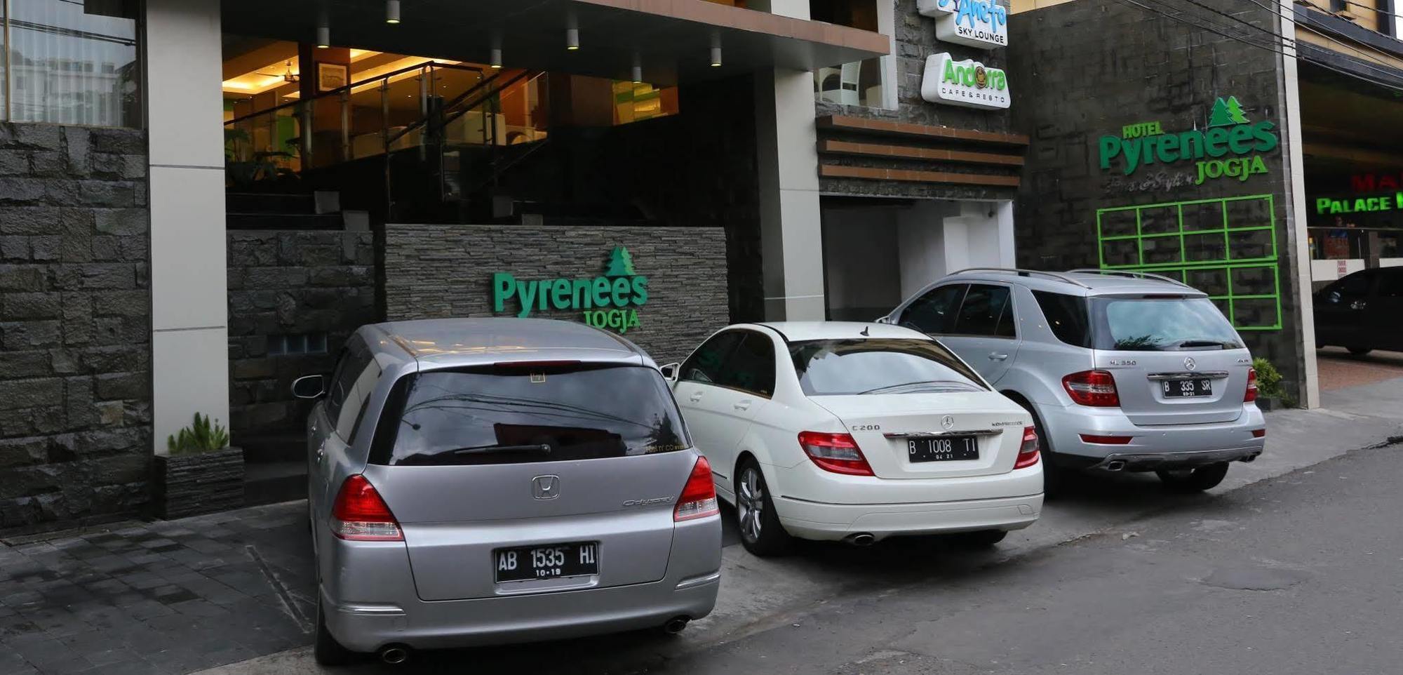 Pyrenees Malioboro Hotel Джок'якарта Екстер'єр фото